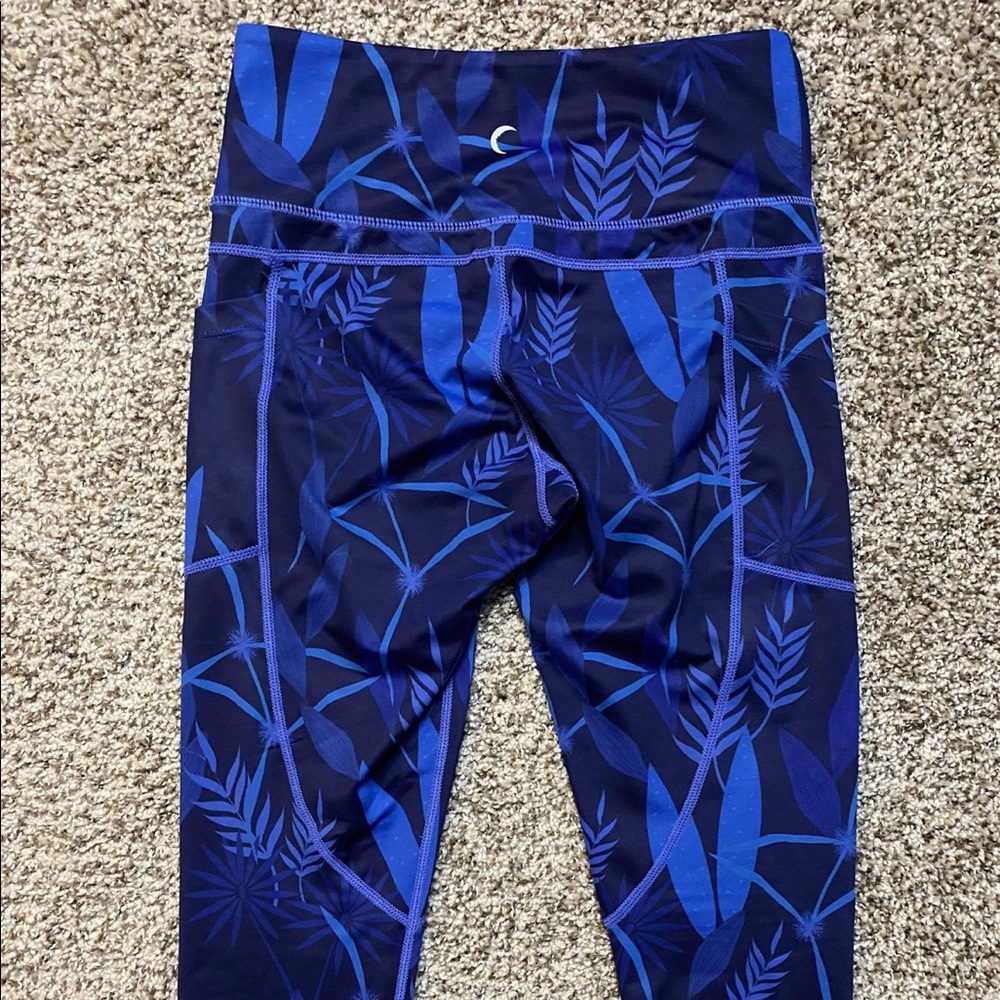 Blue floral Capri leggings. Size 4/S. ZYIA active.